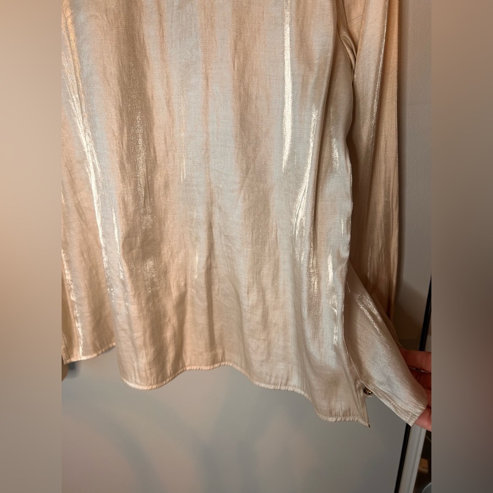 ✌️4 for $20✌️ Shimmery satiny Puli blouse - Picture 11 of 14